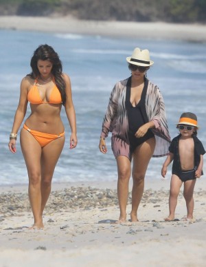 Même à Mexico Kim Kardashian est sensuelle